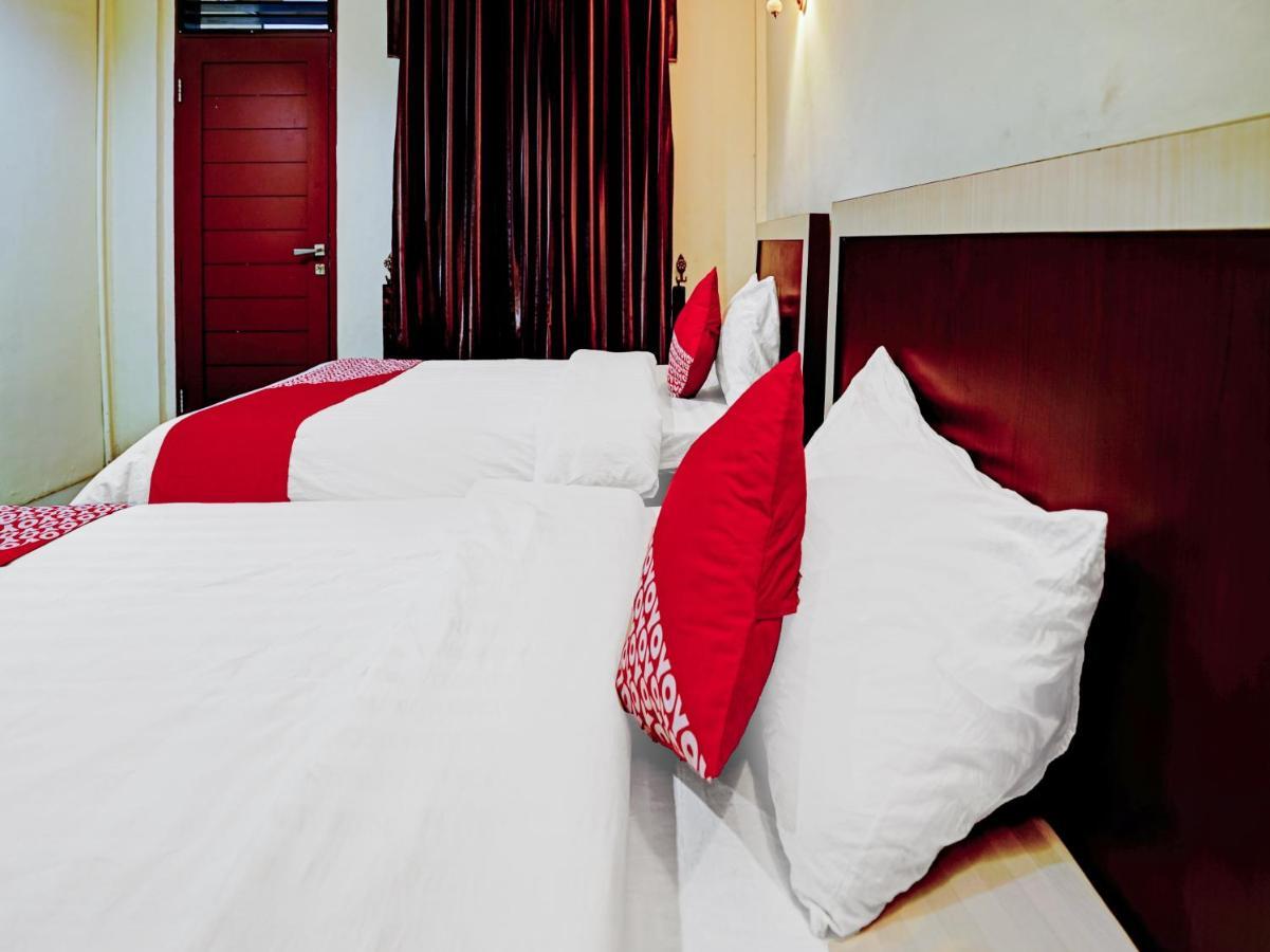 Oyo 90331 Hotel Toba Shanda Parapat Extérieur photo