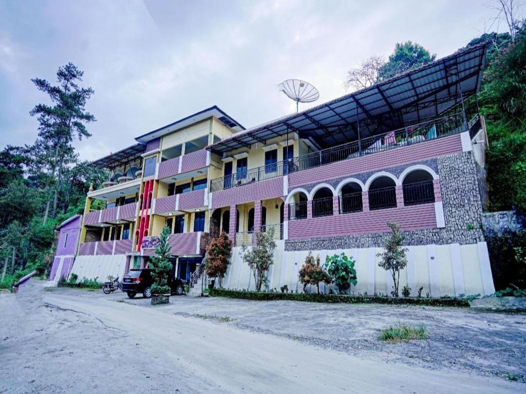 Oyo 90331 Hotel Toba Shanda Parapat Extérieur photo